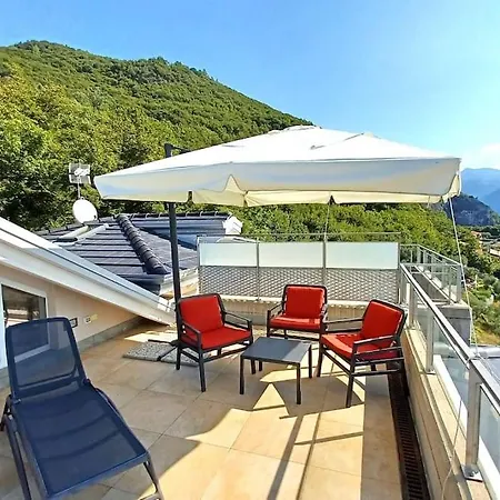La Casa Sulla Collina Vista Riva di Solto